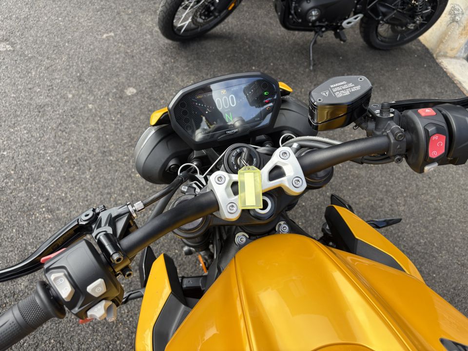 TRIUMPH STREET TRIPLE 765 RS 4