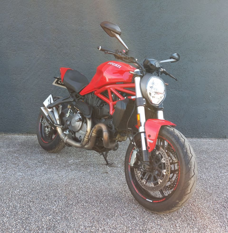 DUCATI MONSTER 821 4
