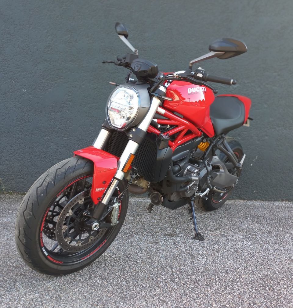 DUCATI MONSTER 821 4