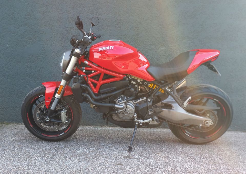 DUCATI MONSTER 821 4