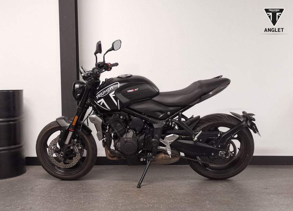 TRIUMPH TRIDENT 660 4