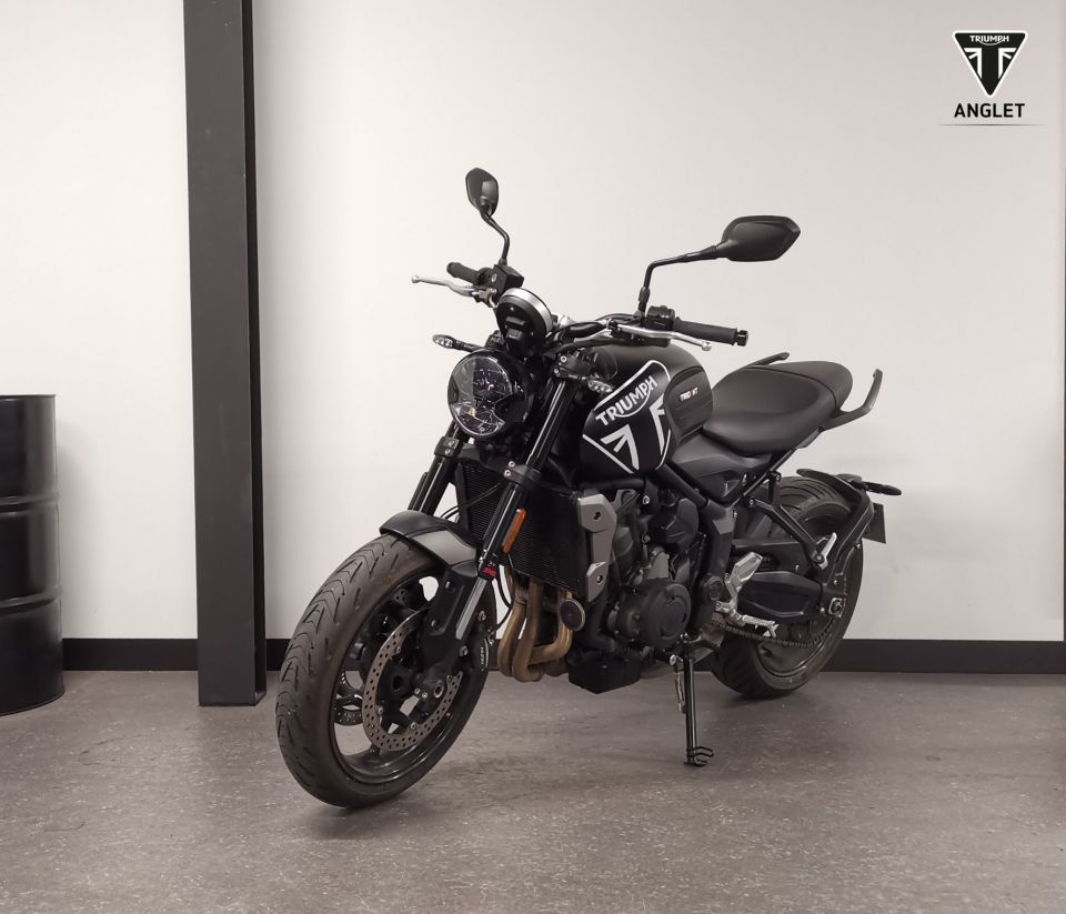 TRIUMPH TRIDENT 660 4