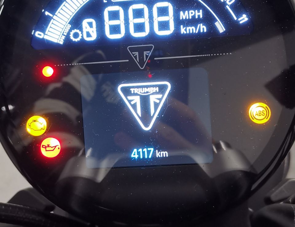 TRIUMPH TRIDENT 660 4