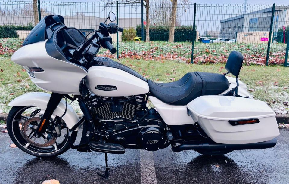 HARLEY-DAVIDSON TOURING ROAD GLIDE 1923 4