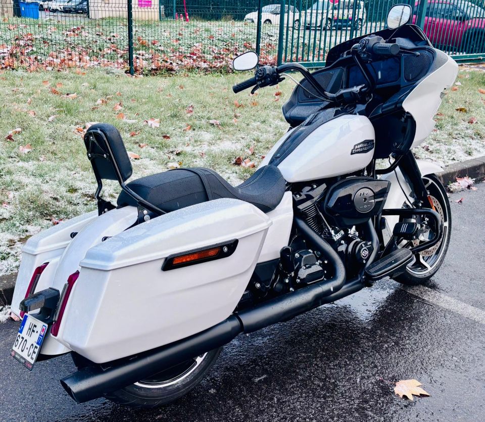 HARLEY-DAVIDSON TOURING ROAD GLIDE 1923 4