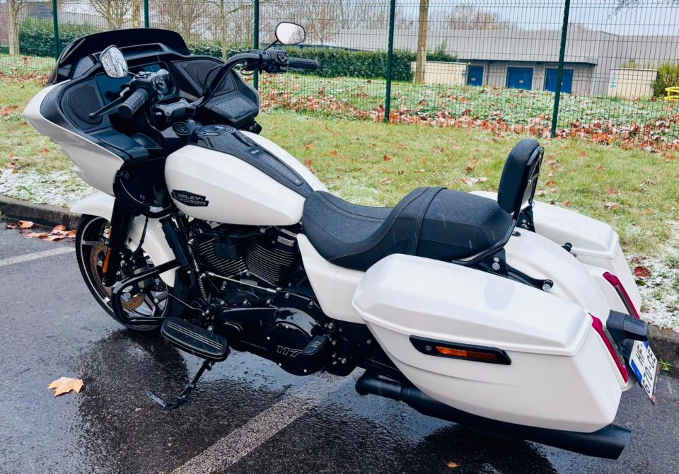 HARLEY-DAVIDSON TOURING ROAD GLIDE 1923 4