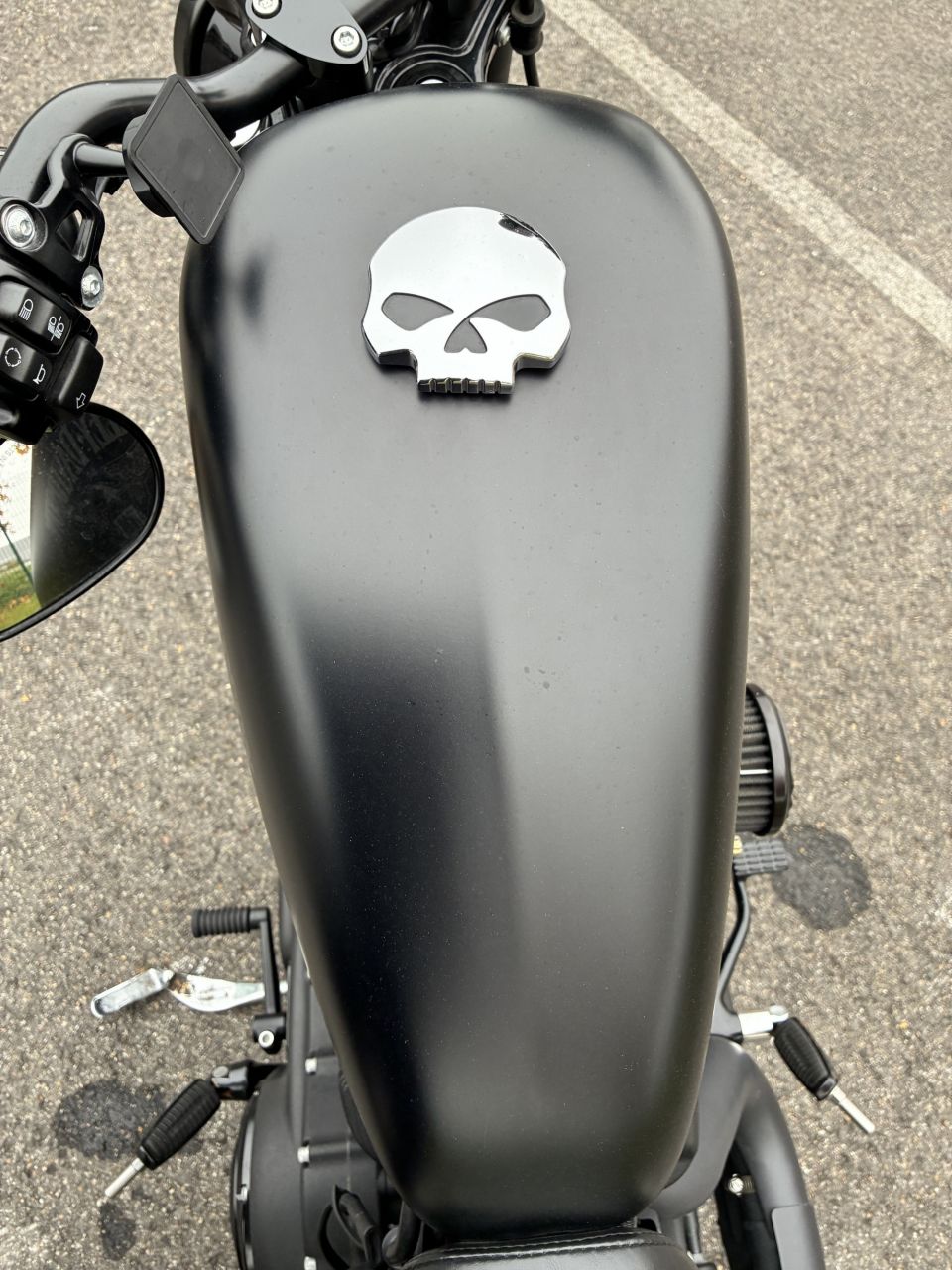 HARLEY-DAVIDSON SPORTSTER IRON 883 4