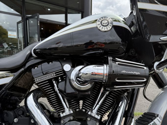 HARLEY-DAVIDSON TOURING ROAD GLIDE 1800 CVO 4