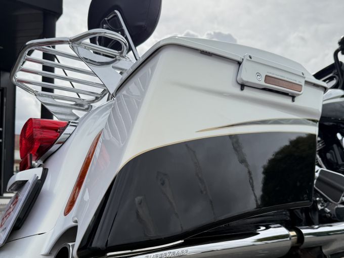HARLEY-DAVIDSON TOURING ROAD GLIDE 1800 CVO 4