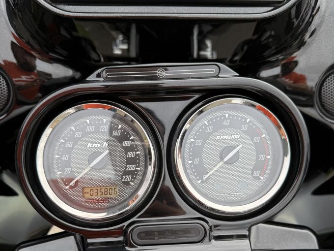 HARLEY-DAVIDSON TOURING ROAD GLIDE 1800 CVO 4
