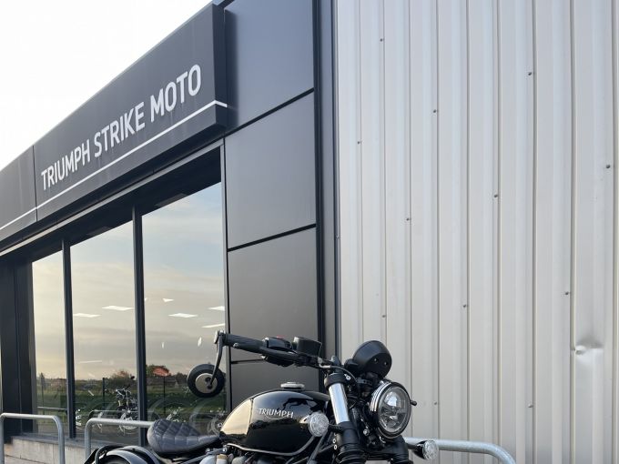 TRIUMPH Bonneville Bobber 1200 4