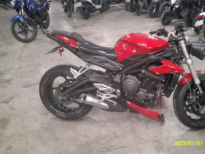 TRIUMPH Street Triple 660 4