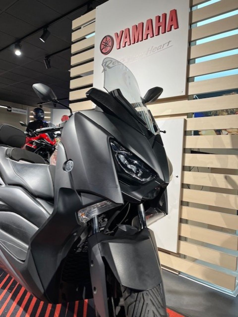 YAMAHA XMAX 300 4