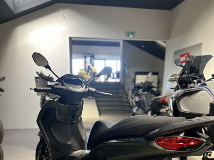 PIAGGIO NEW BEVERLY S 300 4