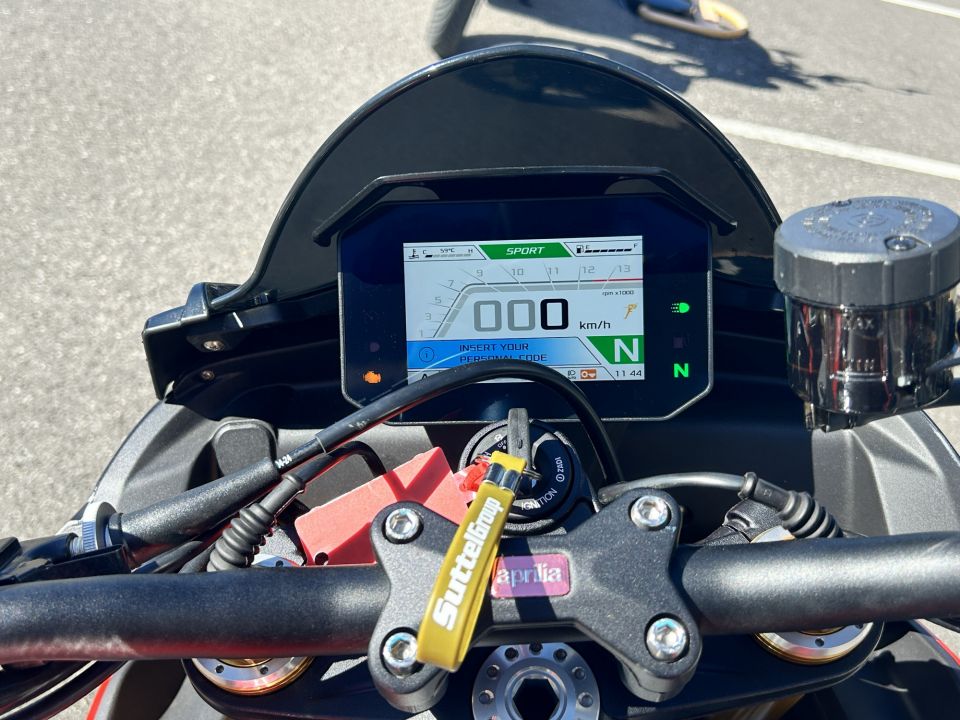 APRILIA TUONO 1100 V4 FACTORY 4