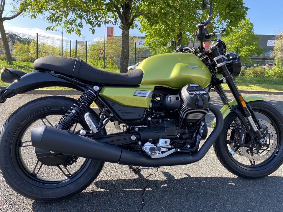 MOTO GUZZI V7 4