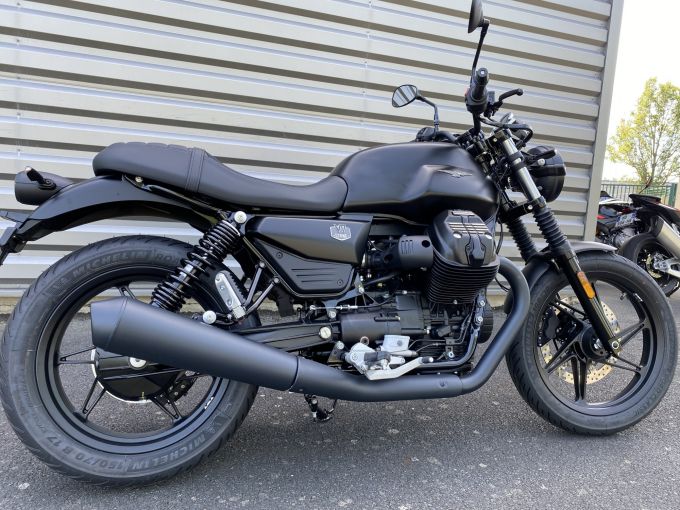 MOTO GUZZI V7 4