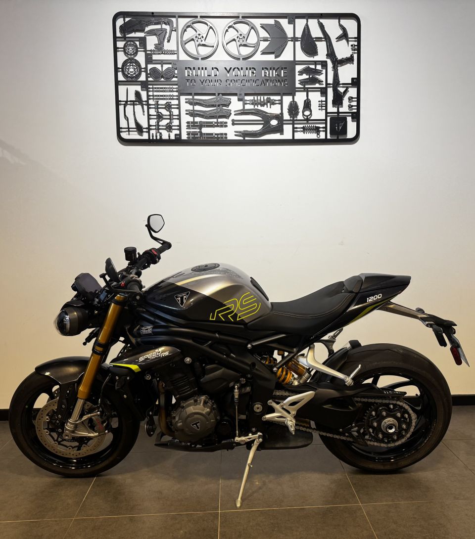 TRIUMPH SPEED TRIPLE 1200 RS 4