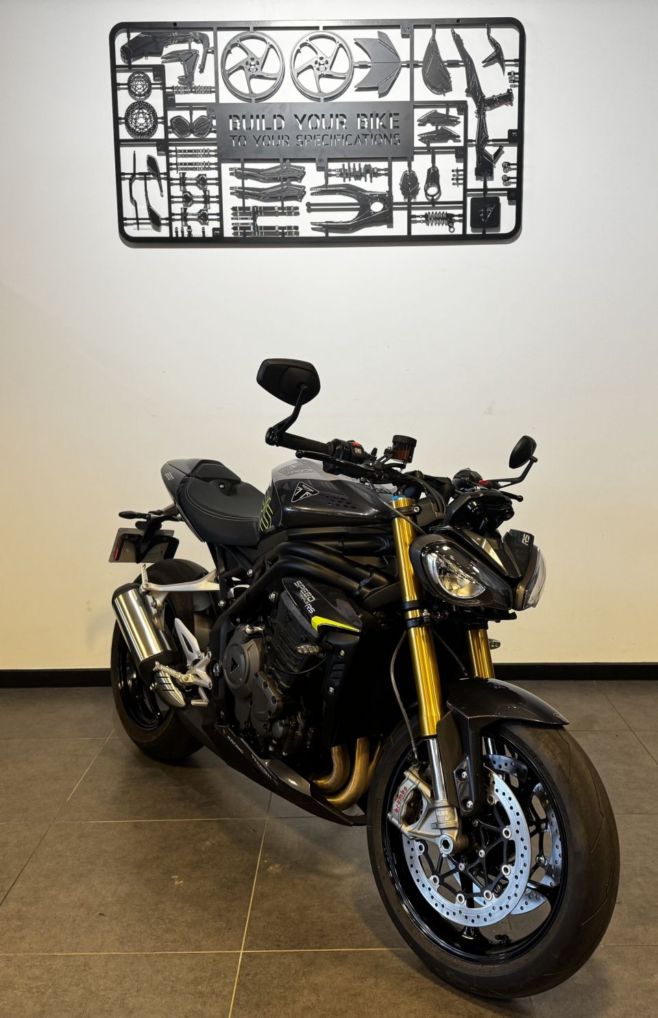 TRIUMPH SPEED TRIPLE 1200 RS 4