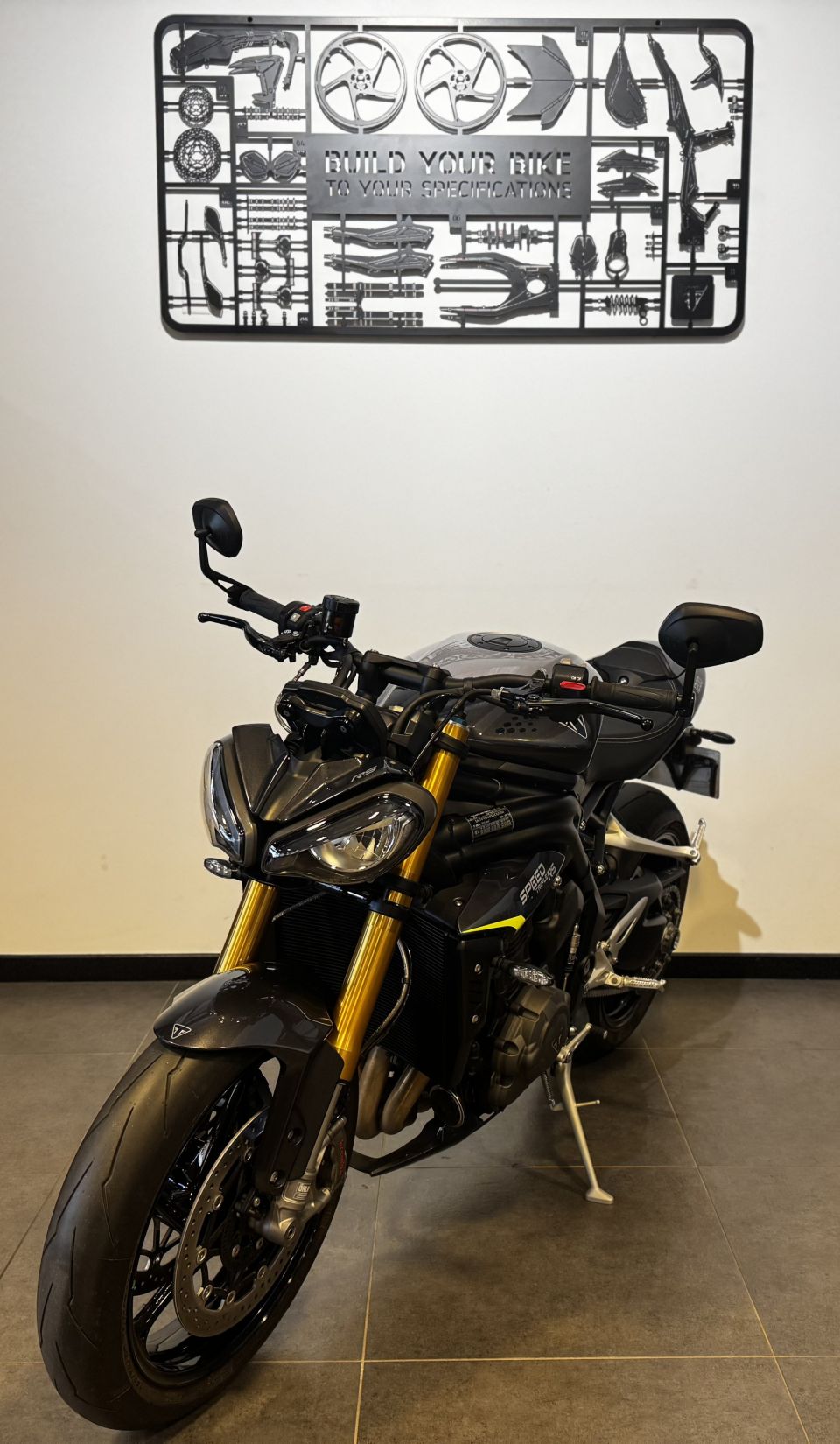 TRIUMPH SPEED TRIPLE 1200 RS 4