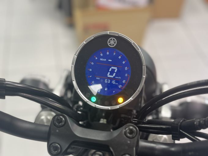 YAMAHA XSR 125 Legacy 4