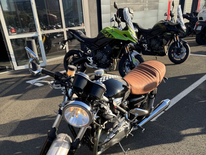 TRIUMPH THRUXTON 900 4