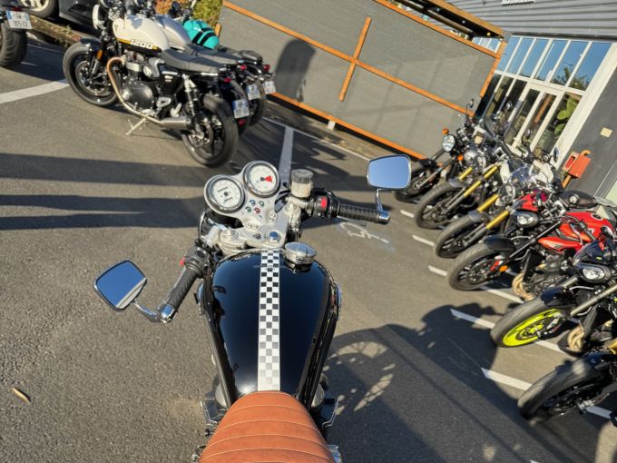 TRIUMPH THRUXTON 900 4