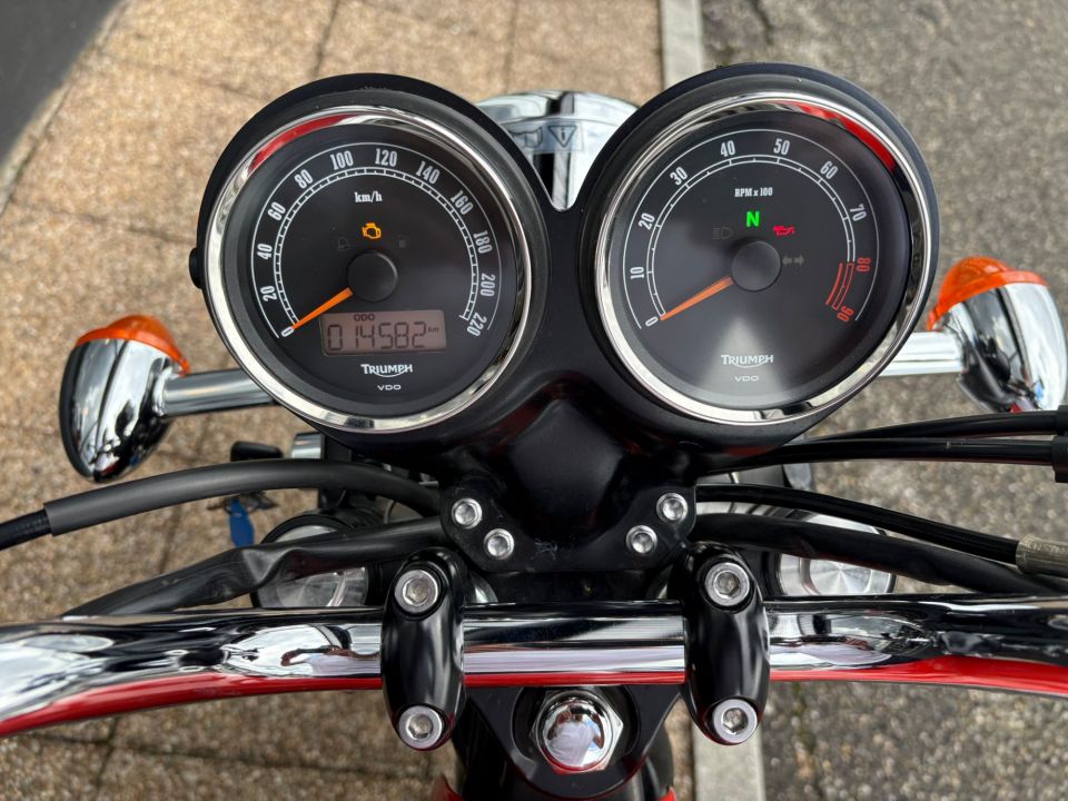 TRIUMPH BONNEVILLE 865 T100 4