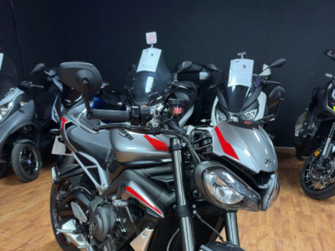 TRIUMPH STREET TRIPLE RS 4