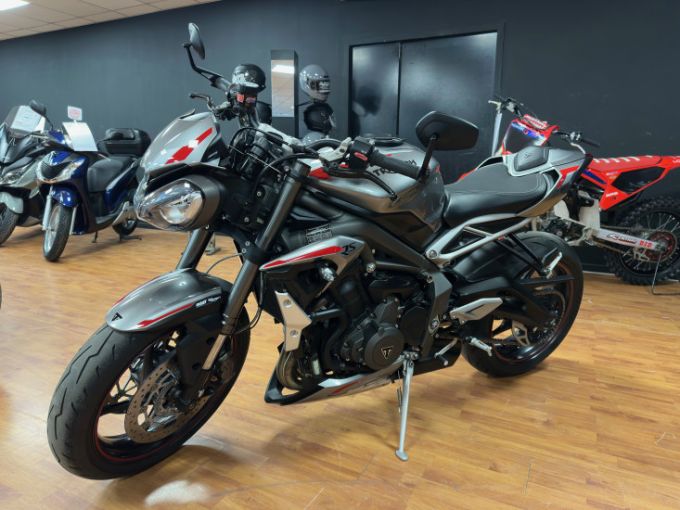 TRIUMPH STREET TRIPLE RS 4