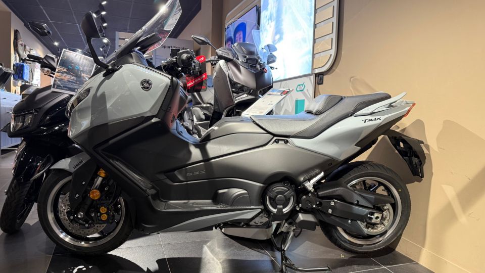 YAMAHA XP T-MAX 560 TECH MAX 4