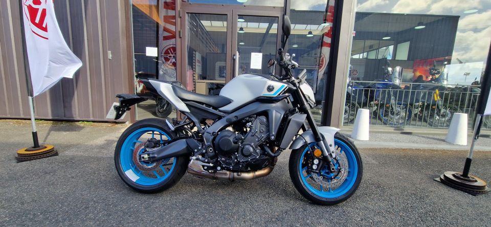 YAMAHA MT-09 4