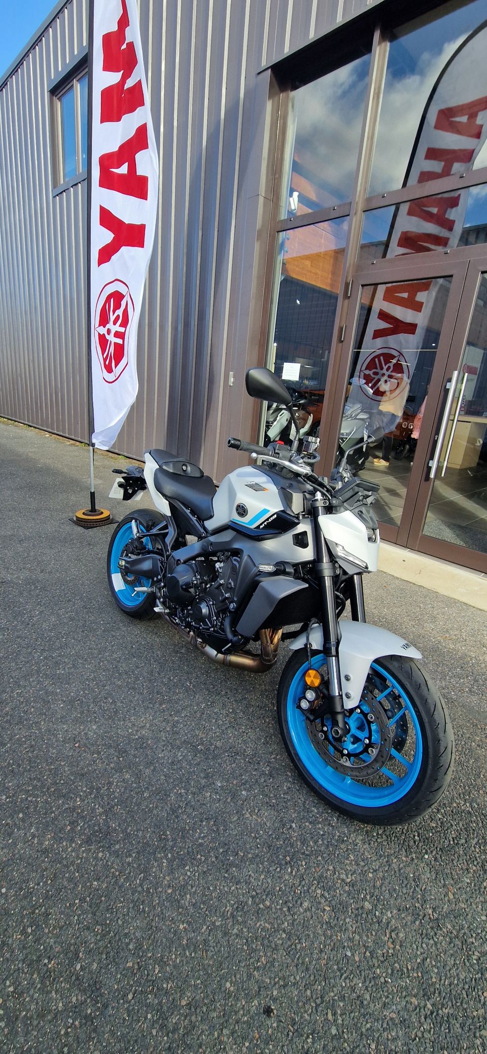 YAMAHA MT-09 4