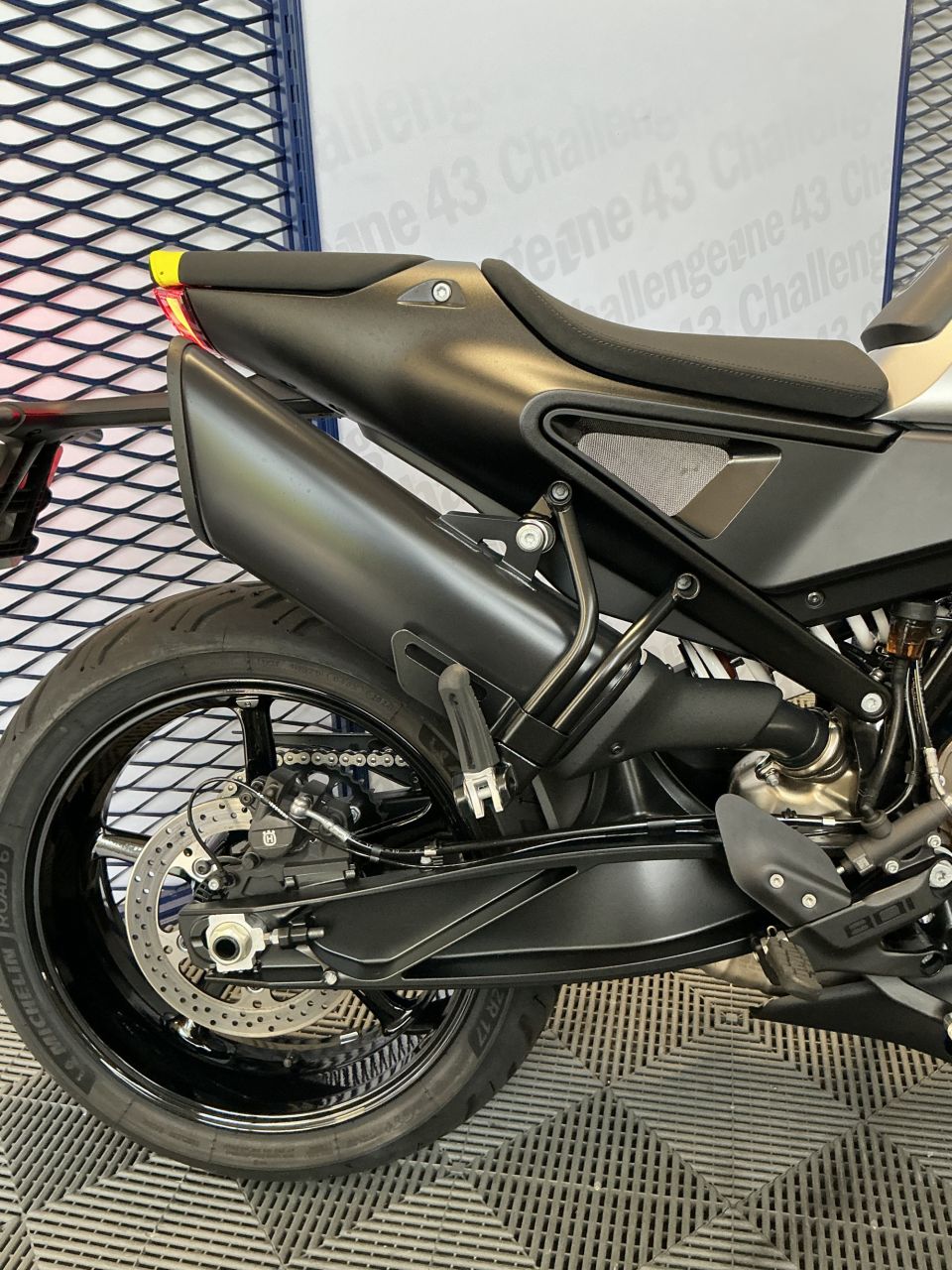 HUSQVARNA 801 vitpilen l 4