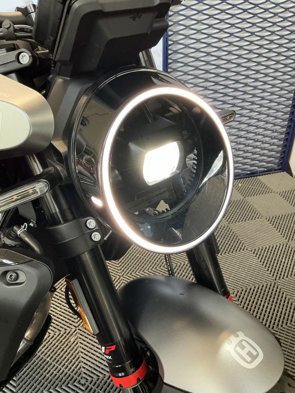 HUSQVARNA 801 vitpilen l 4