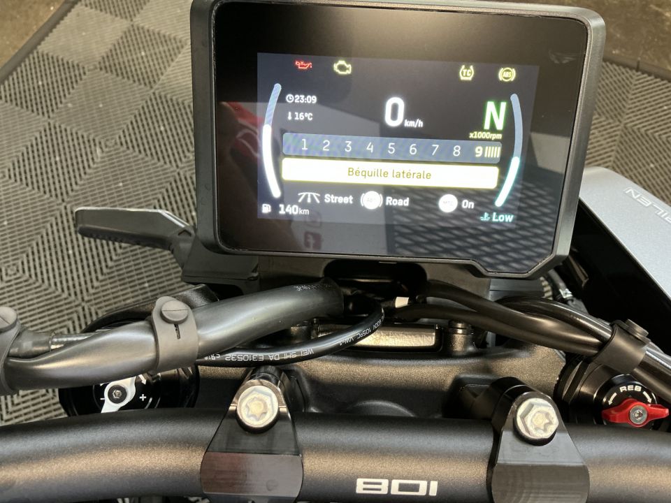 HUSQVARNA 801 vitpilen l 4