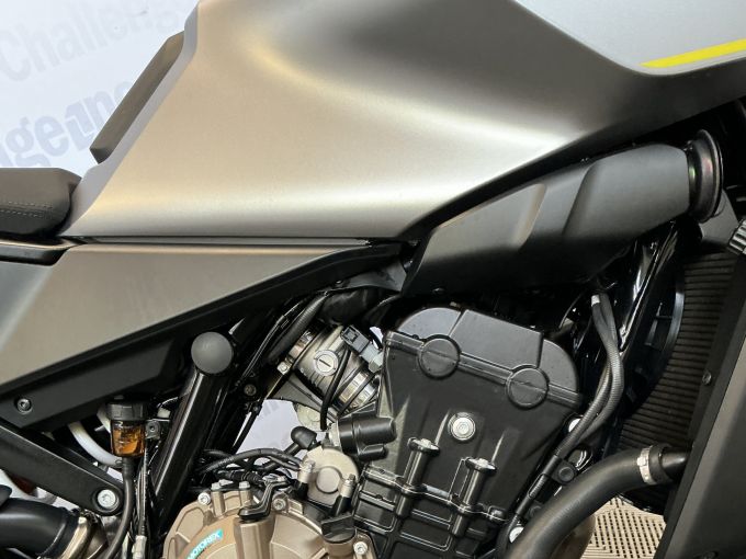 HUSQVARNA 801 vitpilen l 4