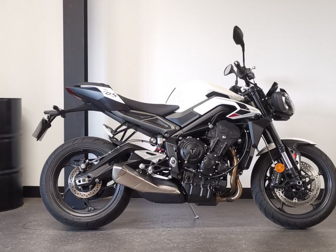 TRIUMPH STREET TRIPLE 765 R 4