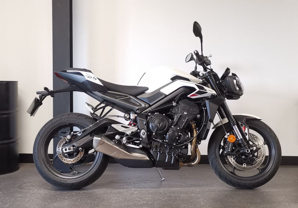 TRIUMPH STREET TRIPLE 765 R 4
