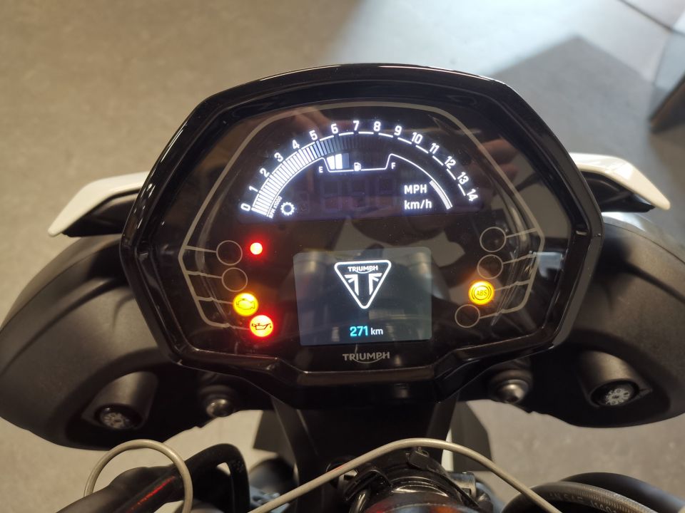 TRIUMPH STREET TRIPLE 765 R 4