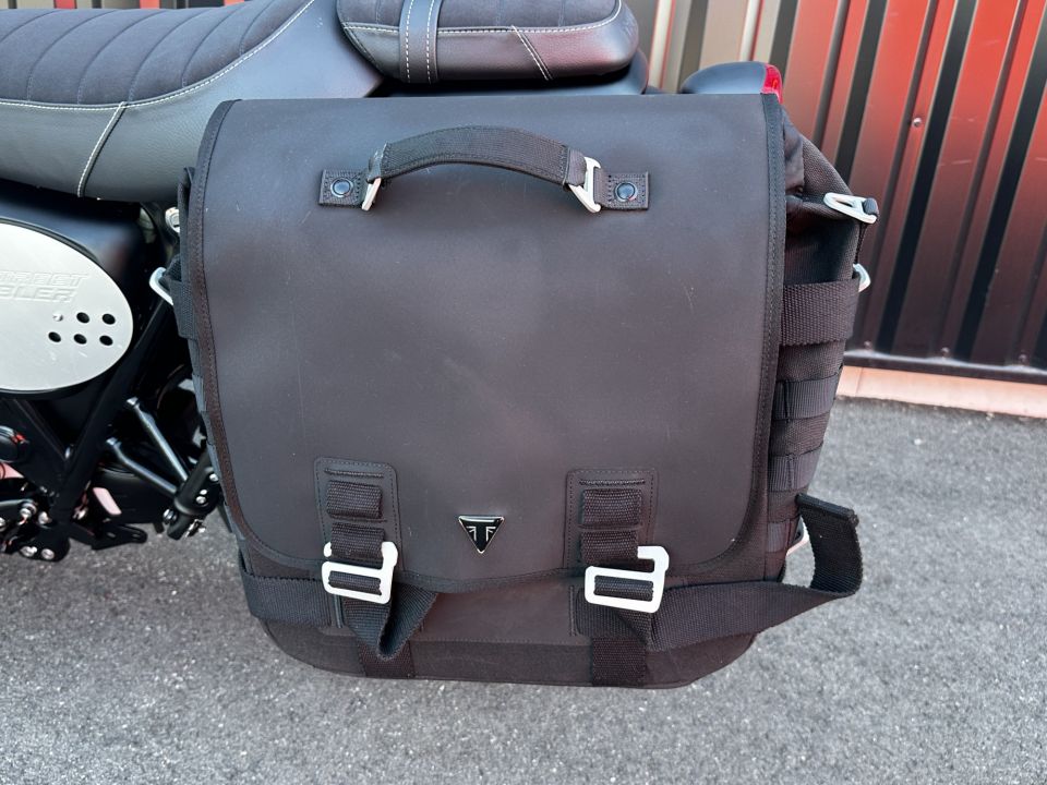 TRIUMPH STREET SCRAMBLER  900 4