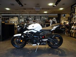 TRIUMPH STREET TRIPLE 765 R A2 - 2025