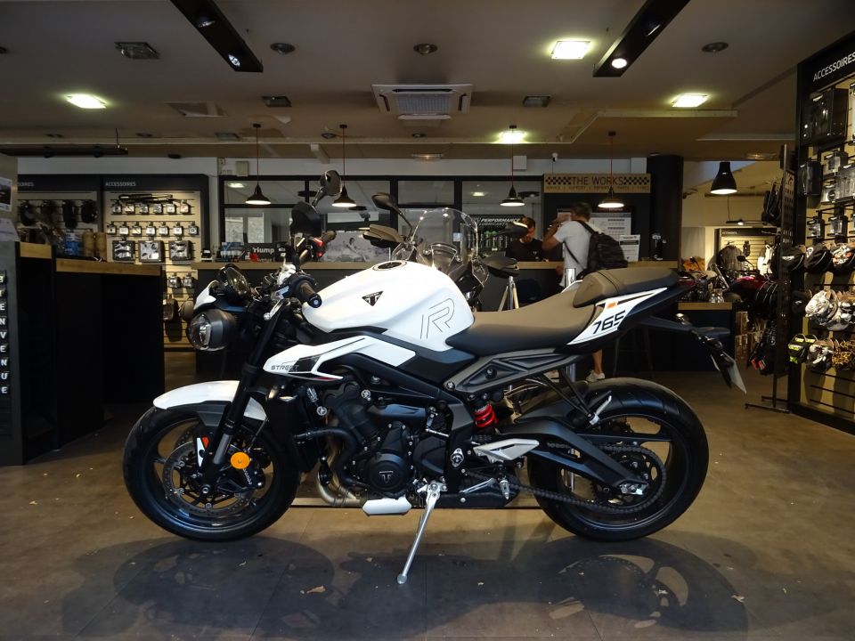 TRIUMPH STREET TRIPLE 765 R A2 4