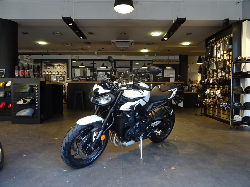 TRIUMPH STREET TRIPLE 765 R A2 4