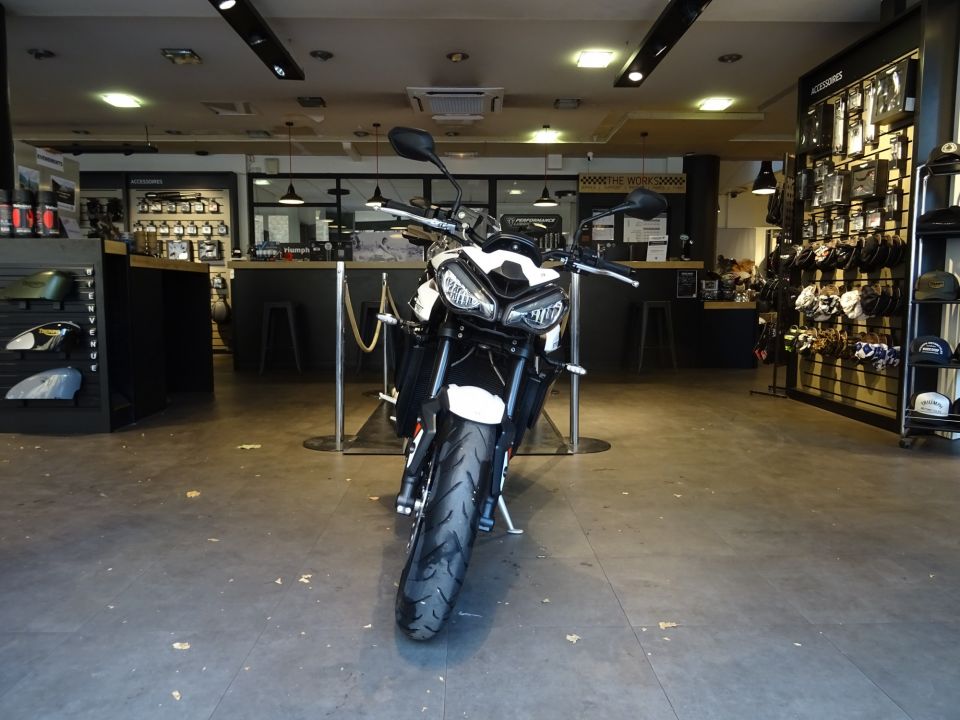 TRIUMPH STREET TRIPLE 765 R A2 4