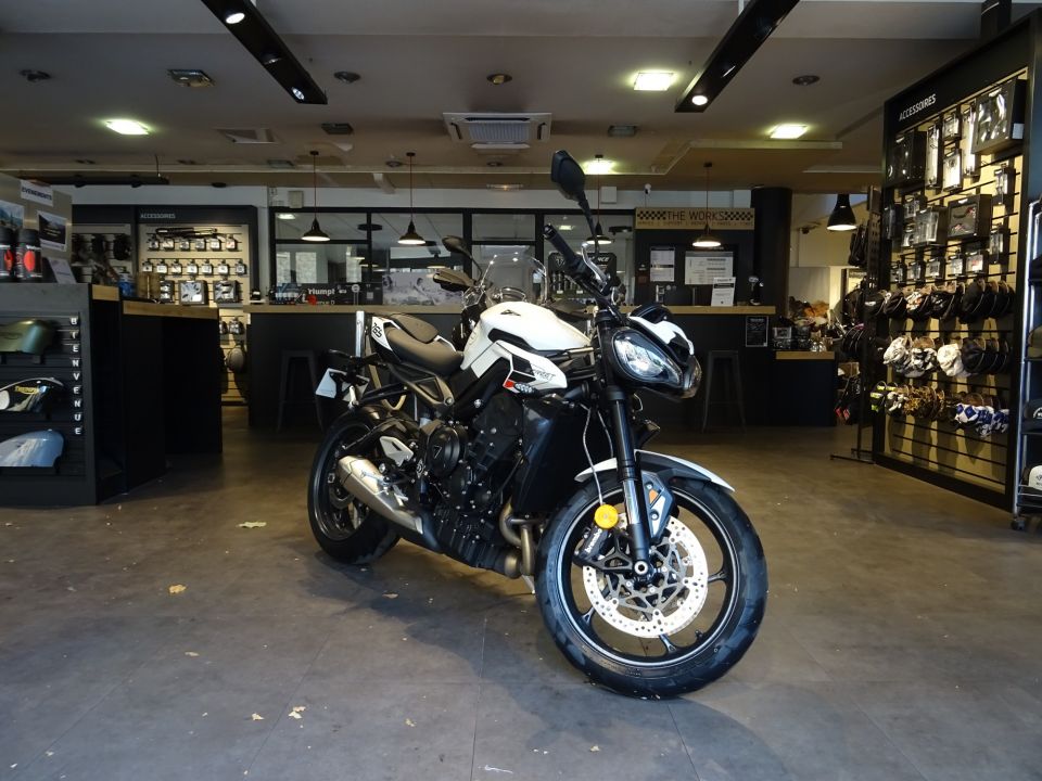 TRIUMPH STREET TRIPLE 765 R A2 4
