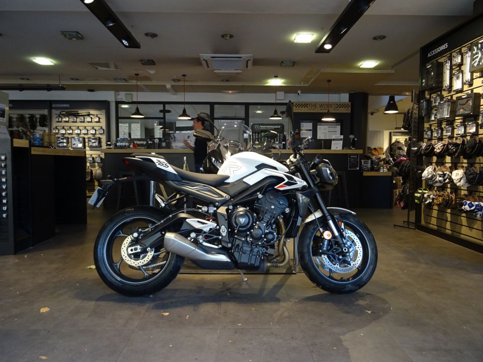 TRIUMPH STREET TRIPLE 765 R A2 4