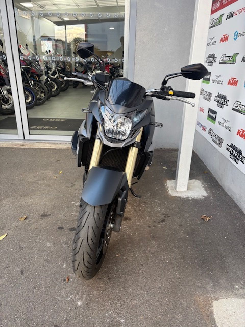 SUZUKI GSR 750 ABS 4