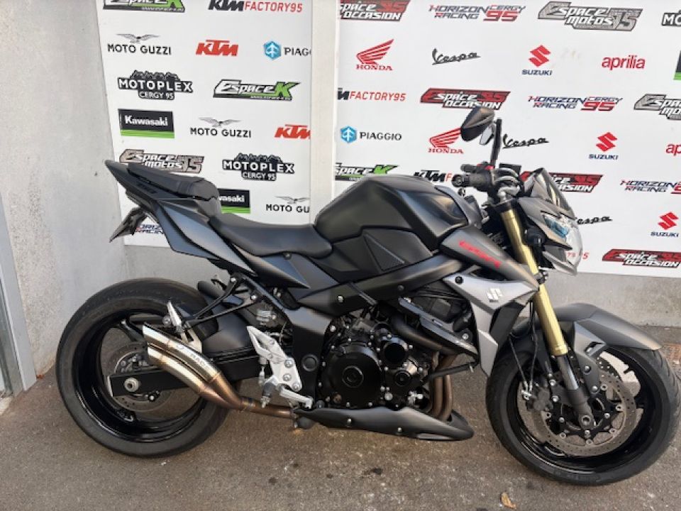 SUZUKI GSR 750 ABS 4