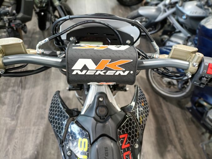 SUR-RON STORM BEE ENDURO/SUPER MOTARD 4